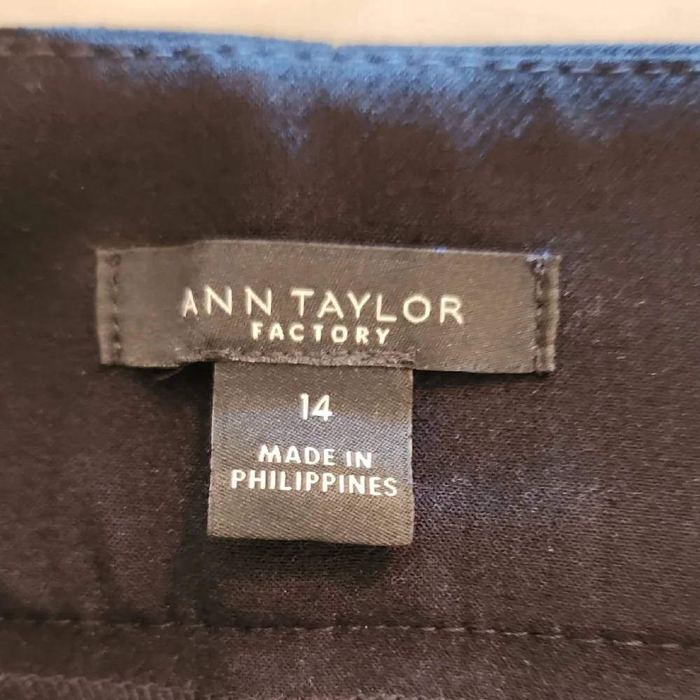 Ann Taylor Black Wide Leg Crop Pants - Picture 2 of 7